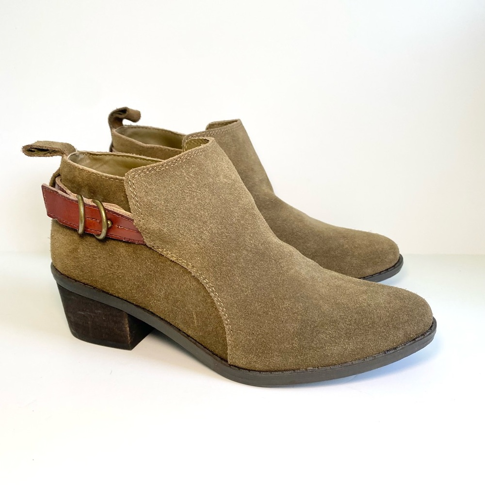 American Eagle Outfitters Suede Olive Green Buckle Ankle Booties Block‎ Heel 8 - Picture 3 of 11